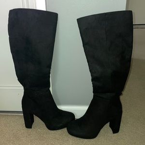 Shoedazzle black knee high suede heeled boots size 8